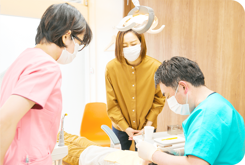 歯の治療をしている写真